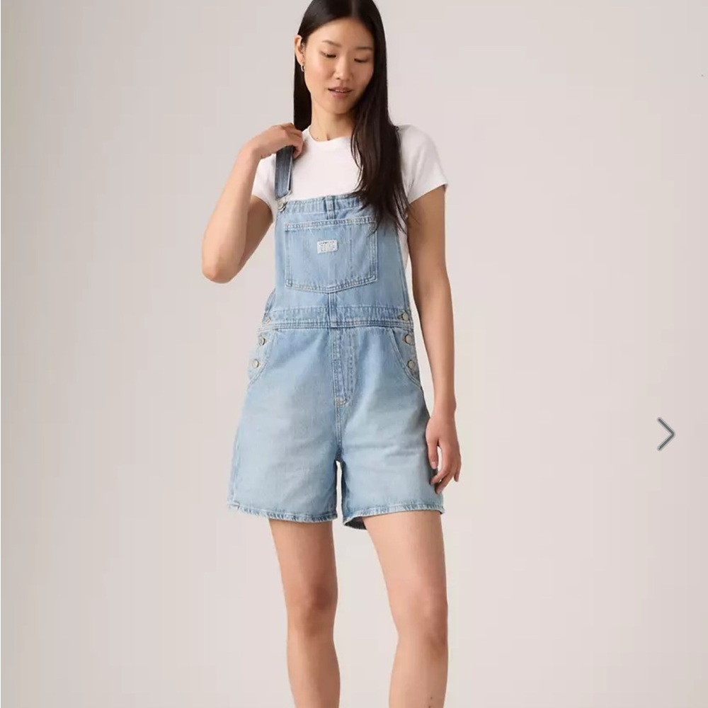 Levi’s Premium Women’s Short Bib Overalls Light Blue Denim Romper Size Small